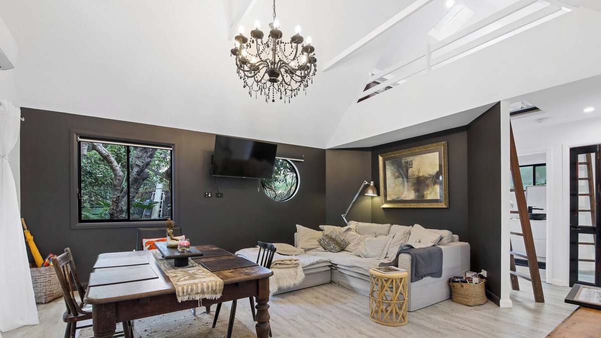 Sawtell House | Shellies on the Beach Little House - 2BR Absolute Beachfront with Outdoor Bath