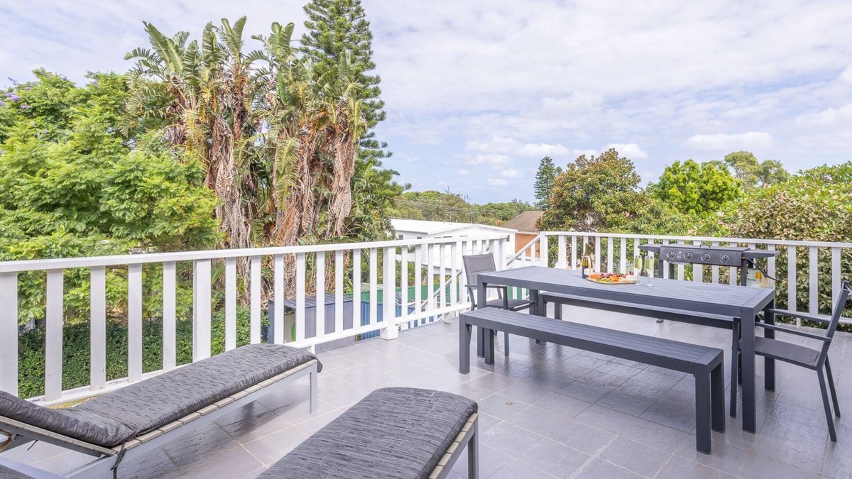 Fingal Bay House | Shells on the Shore 1, 9 Lentara St - Air Con, Wi-Fi, Linen, Boat Parking