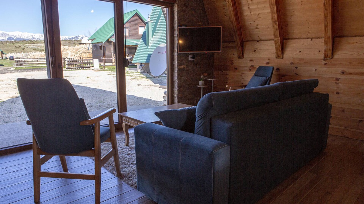 Tepacko Polje House | Sheltered Tre Case Cottages