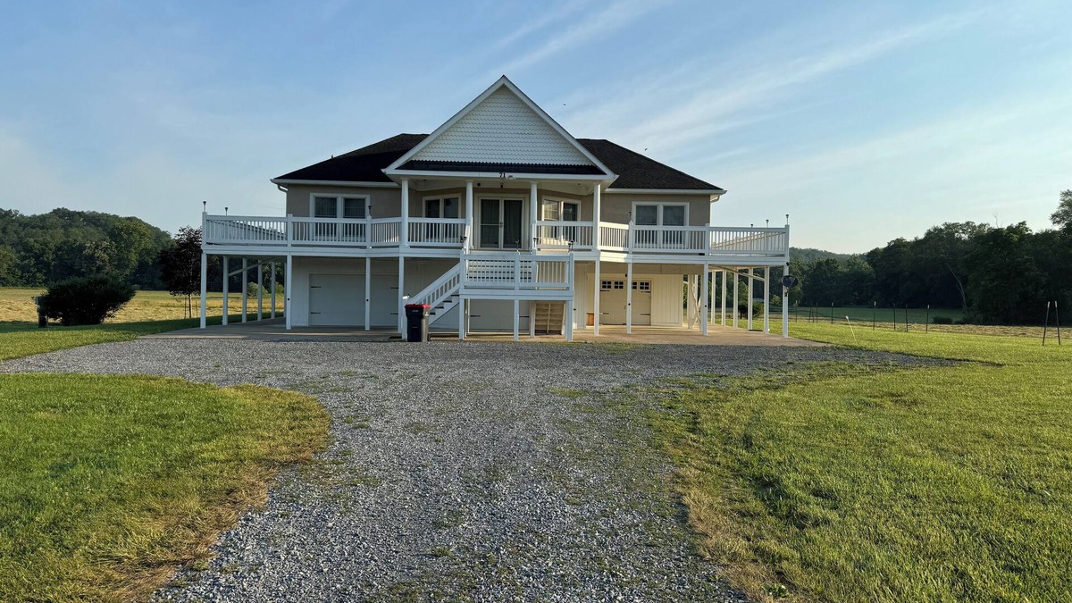 Strasburg House | Shenandoah River-hiking, fishing, wineries, breweries & more