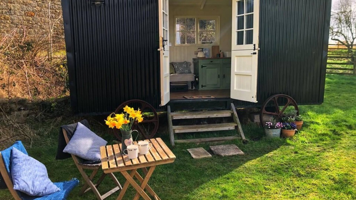 Crawcrook Cabin | shepherd hut glamping in Northumberland