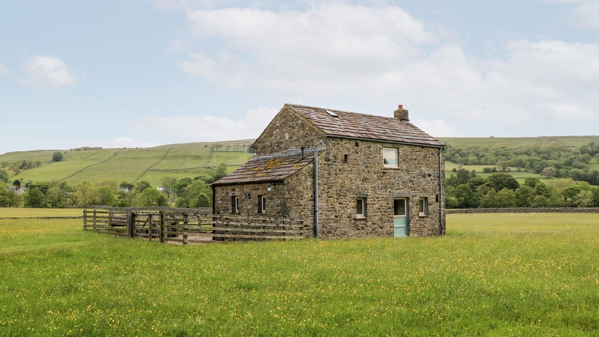 Holwick Cottage | SHEPHERD'S COTTAGE, pet friendly, with a garden in Holwick
