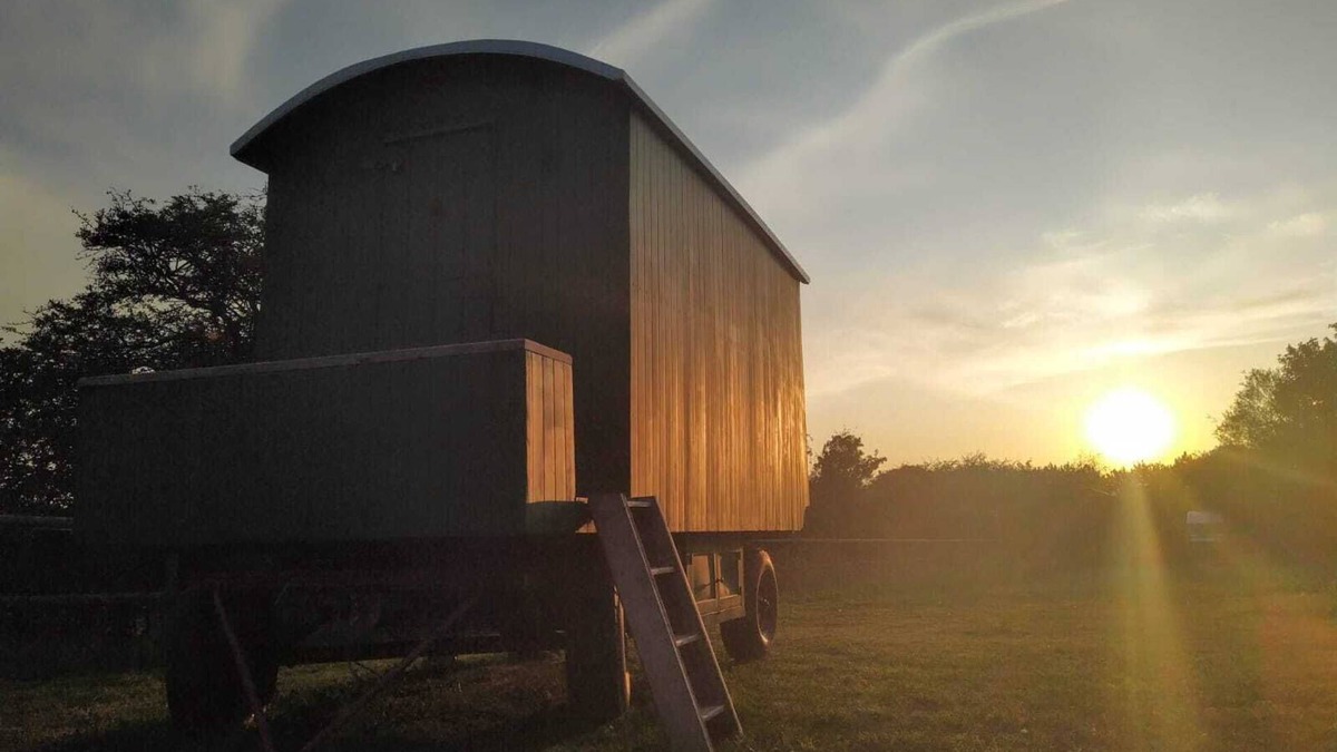 Hammerpot House | Shepherd's Hut set in private meadow