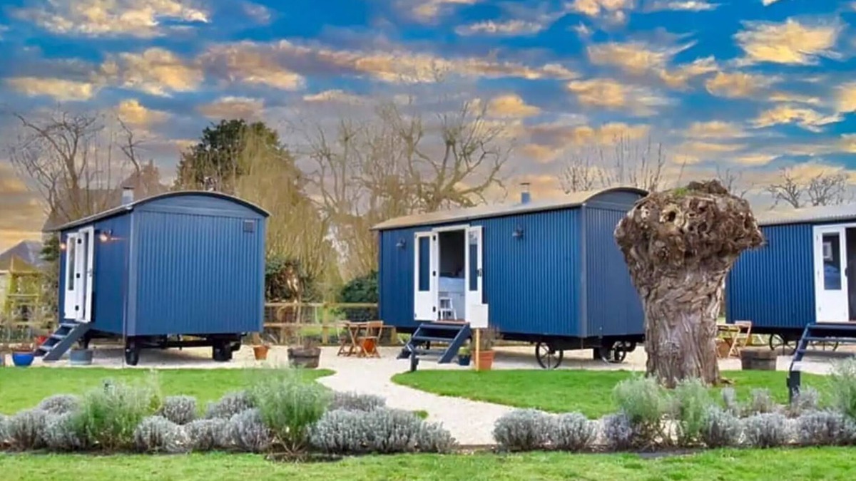Northmoor Apartment | Shepherd's Hut The Burrow