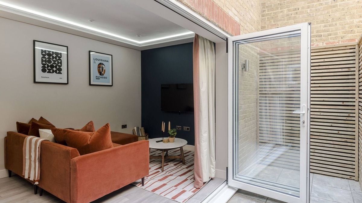 Askew Apartment | Shepherds Bush | 1 Bed Duplex