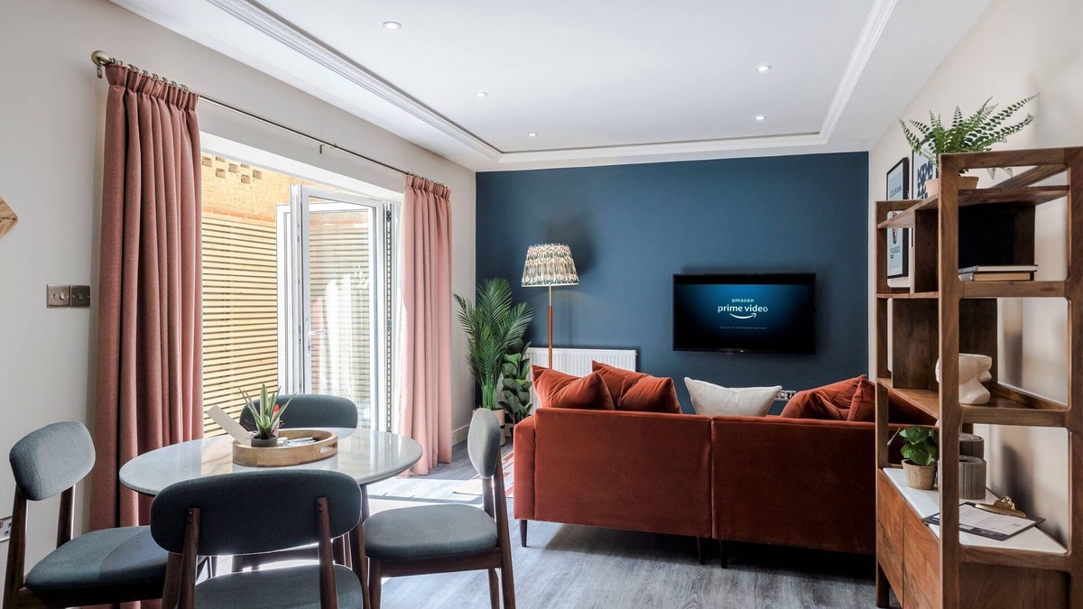 Askew Apartment | Shepherds Bush | 2 Bed Duplex