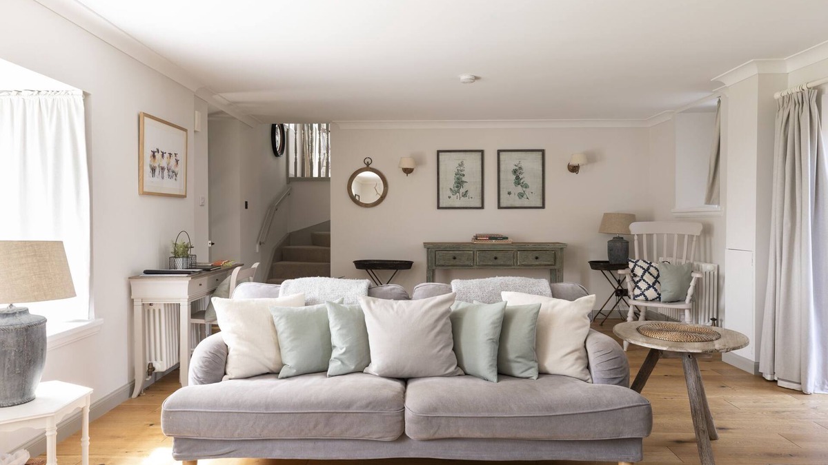 Penicuik Cottage | Shepherds Cottage, Pentland Hills - sleeps 4 guests in 2 bedrooms