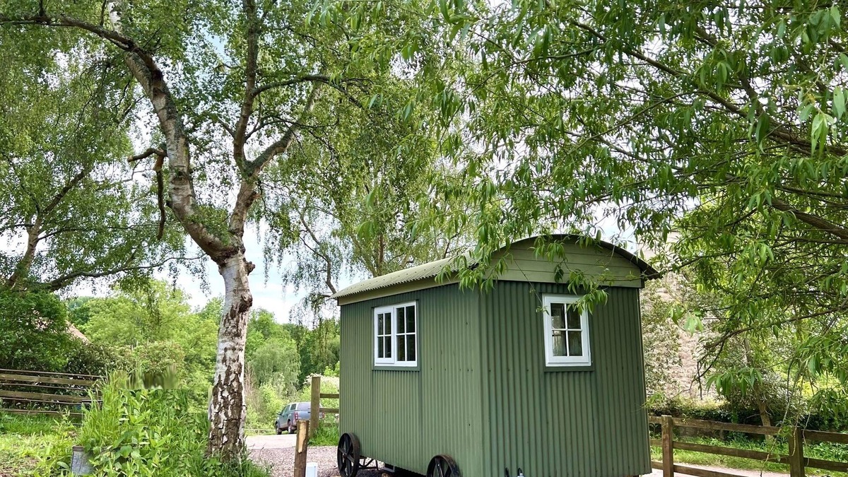 Cowbeech Cabin | Shepherds Hut in peaceful south Wales farmland with spectacular mountain views