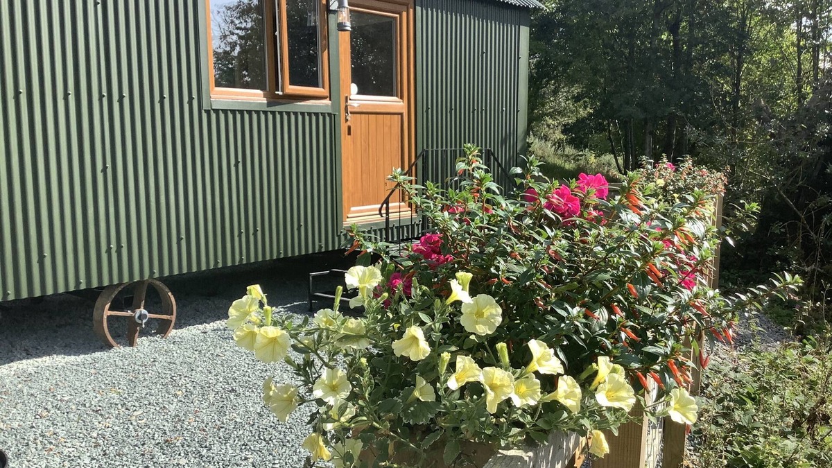 Kinnerton House | Shepherds Hut, self catering, Powys