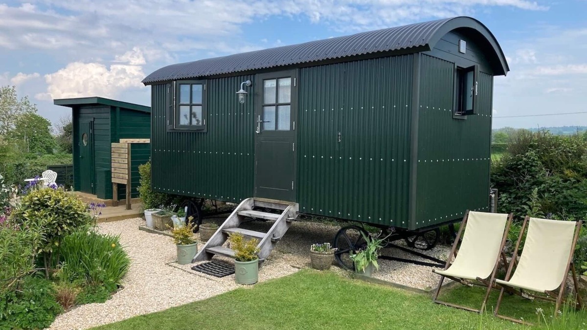 Cricket Malherbie Apartment | Shepherds Hut & Swedish Sauna - Countryside View