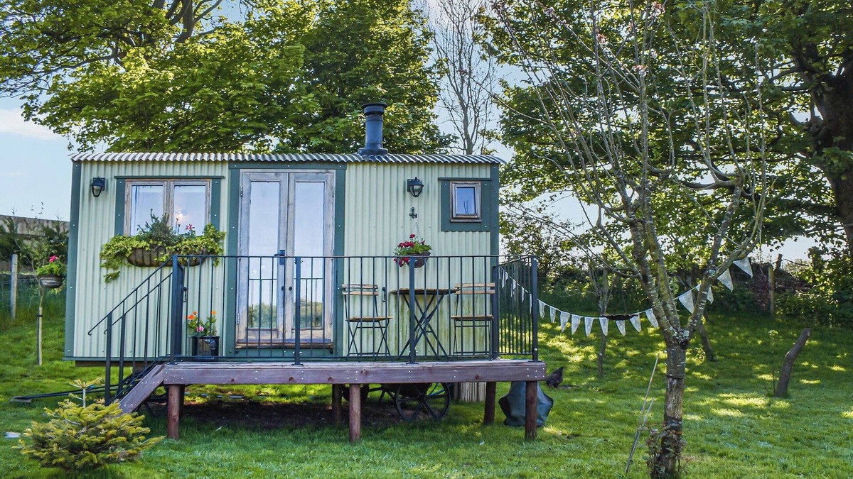 Tyn-y-Gongl Cottage | Shepherds Hut - UKC6774