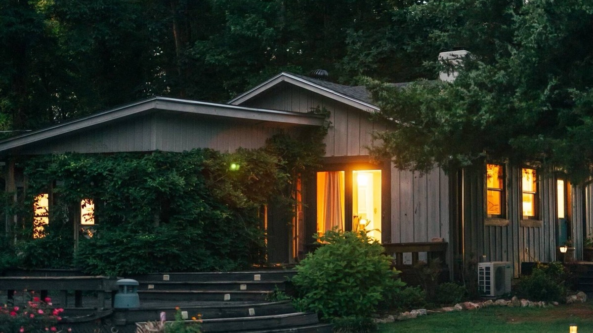 Montevallo House | Shepherds Retreat - 2 miles to I-65