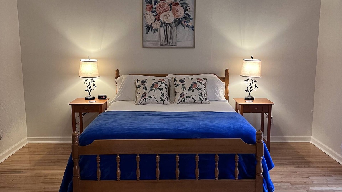 Strange Creek House | Shepherd’s View II: Cozy Retreat for 1-2 Guests in Duck, WV. Starlink availablen