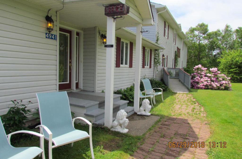 Curryville Hotel | Shepody Bay Inn