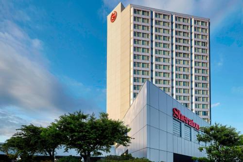 Guildford Hotel | Sheraton Vancouver Guildford Hotel