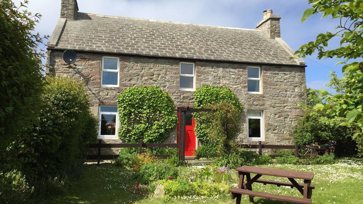 Burray Village Cottage | Sherwood Cottage: Traditional 2 bedroom stone cottage in Burray village, Orkney.