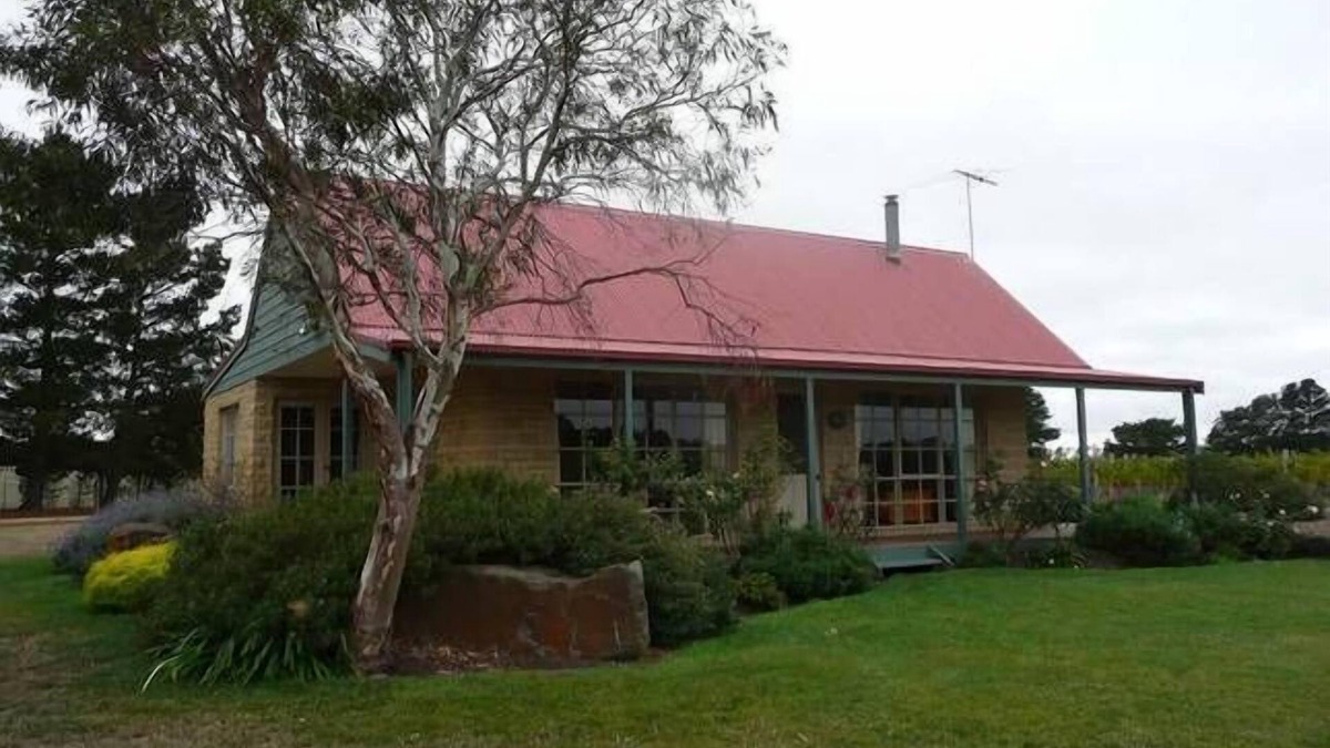 Mount Egerton Cottage | Sherwood Grange Retreat "Moonlight Cottage"