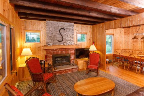 Idlewild House | Sherwood Point Shores by Simple Life Rentals