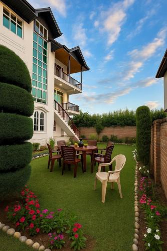 Nishat-Shalimar House | Shesh Bagh Boutique Homestay Luxury Retreat Srinagar