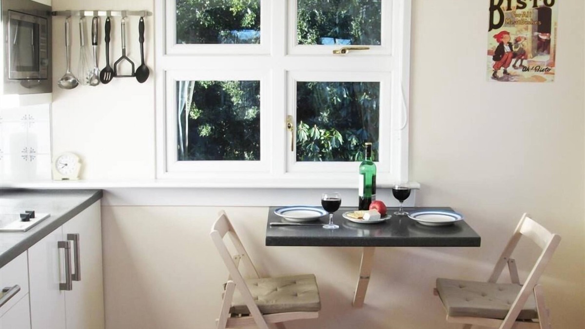 Banchory Cottage | Shieling Beag - an apartment that sleeps 2 guests in 1 bedroom