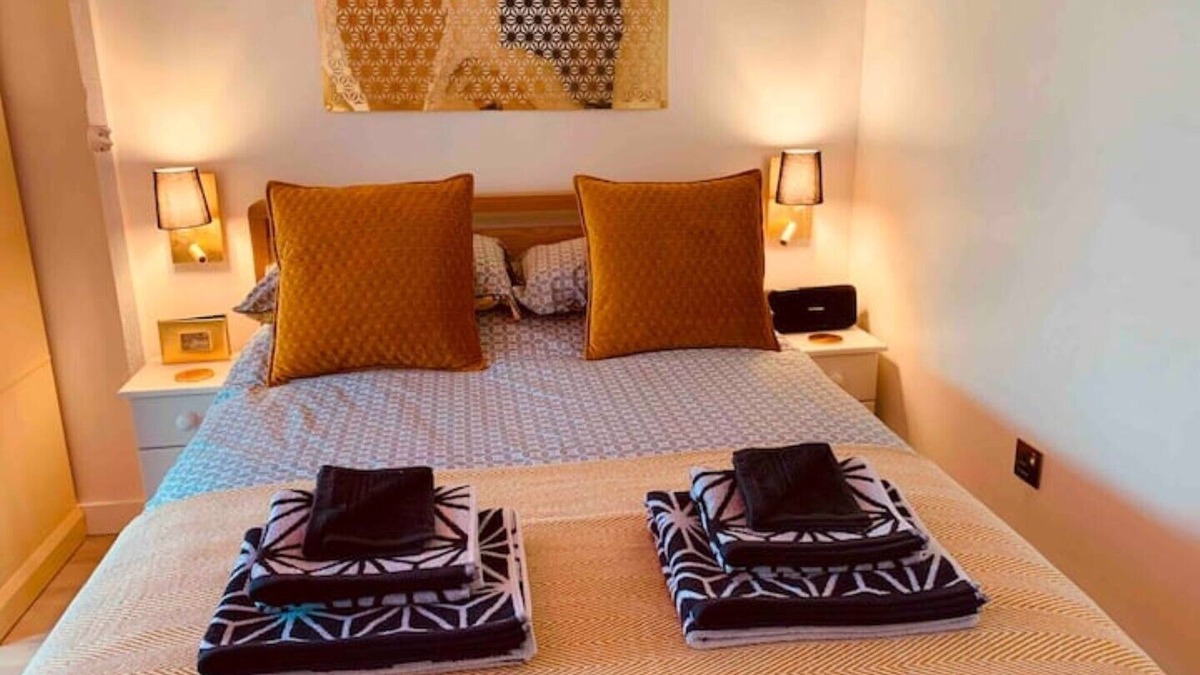 Redruth Ski Chalet | SHINE CHALET - UNIQUE & COMFORTABLE ACCOMMODATION