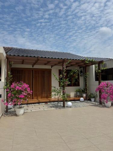 Gua Villa | Shinju Villa with Jacuzzi Pool