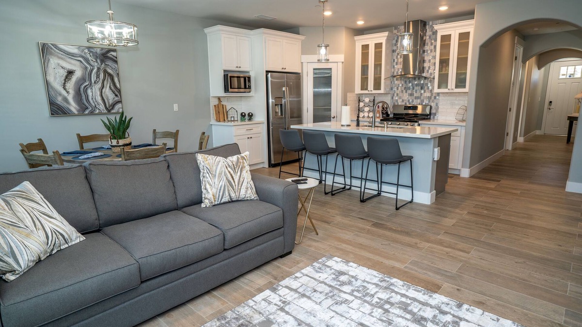 Clovis House | Shiny and new in Copper River area