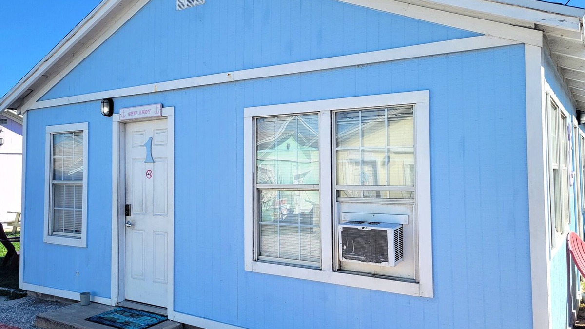 Old Town Cottage | Ship Ahoy! Cabin #1- Double Barr-2 Bedroom/1 Bath, Walk to the Beach, Dogs OK!
