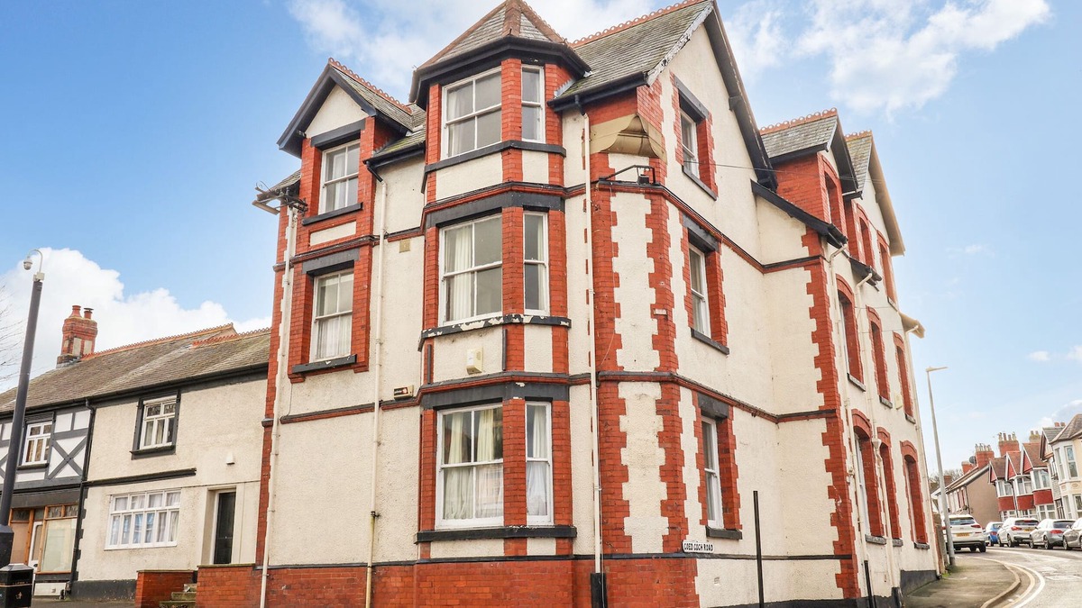 Old Colwyn Cottage | SHIP INN, pet friendly, character holiday cottage in Old Colwyn