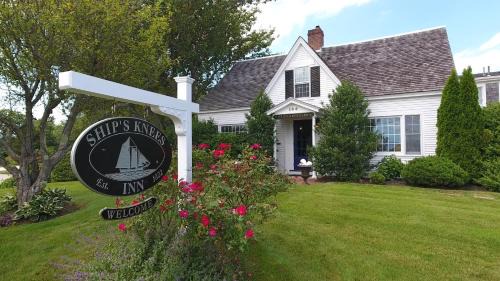 East Orleans Bed & Breakfast | Ship's Knees Inn
