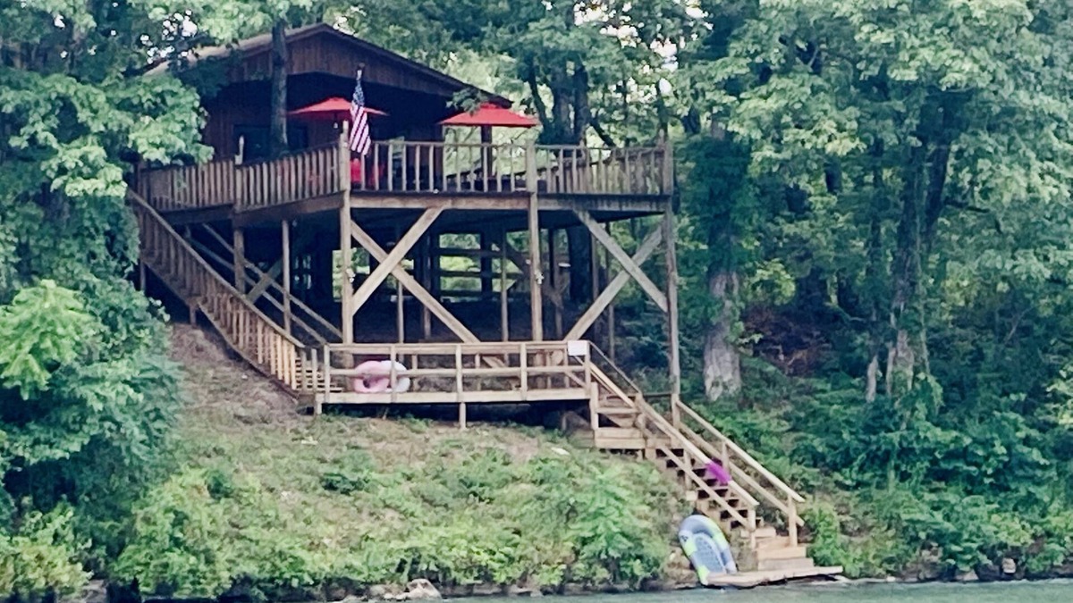 Mammoth Spring Cabin | Shipp's Landing-Cozy Secluded Retreat on the Water
