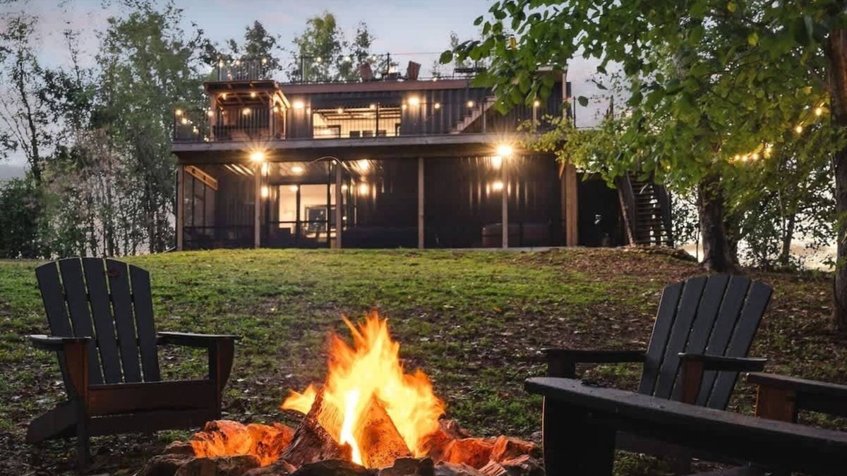 Baxter House | Shipping Container on Center Hill Lake!