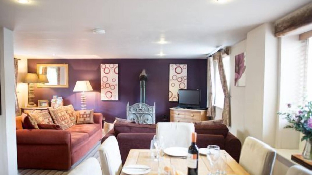 Foolow Cottage | Shippon Cottage - sleeps 6 guests in 3 bedrooms
