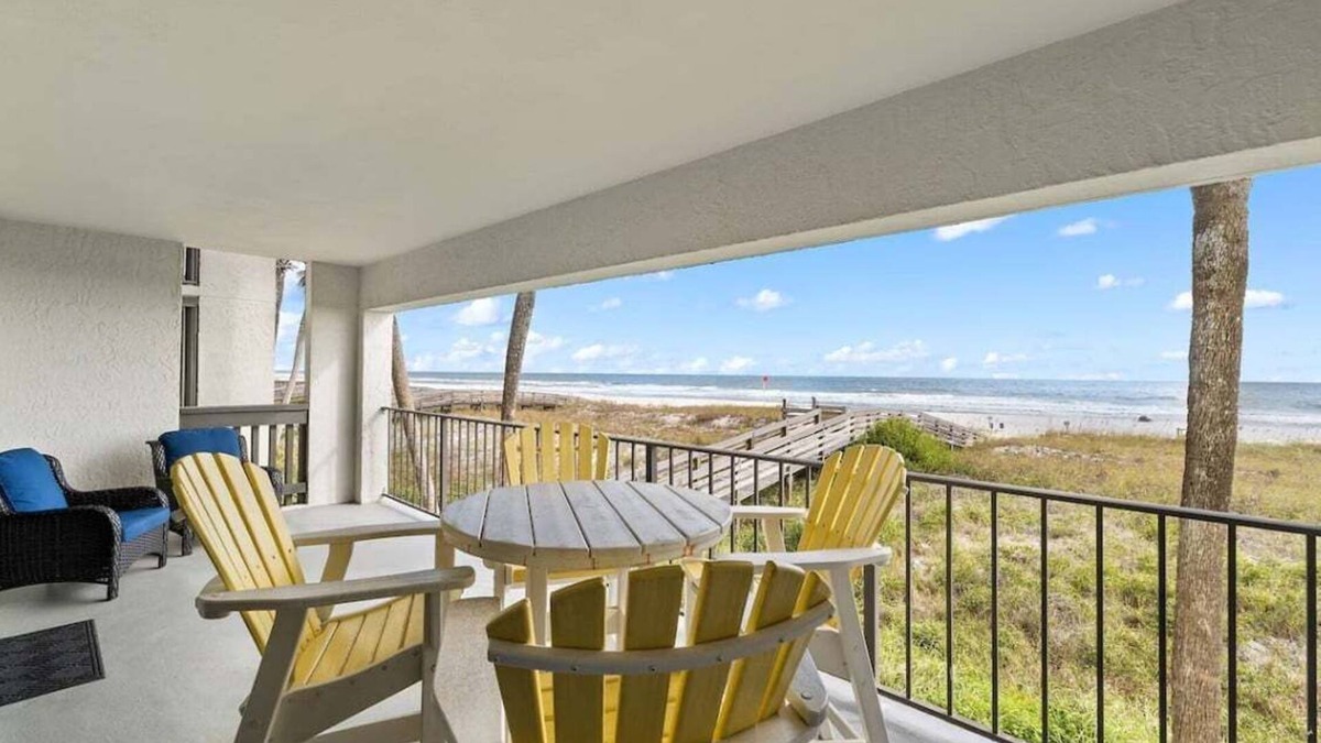 Ono Island Condo | Shipwatch D201 | Beachfront | 2 Outdoor Pools | Bayside Boat Dock