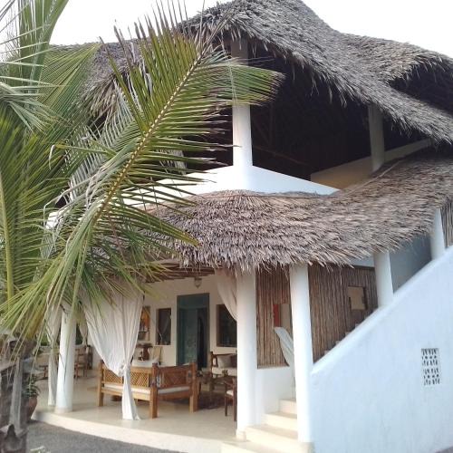 Gede Bed & Breakfast | Shira house