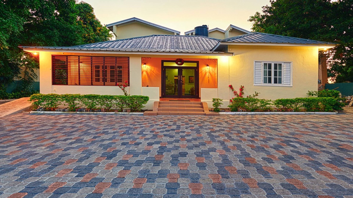 New Kingston Hotel | Shirley Retreat Hotel