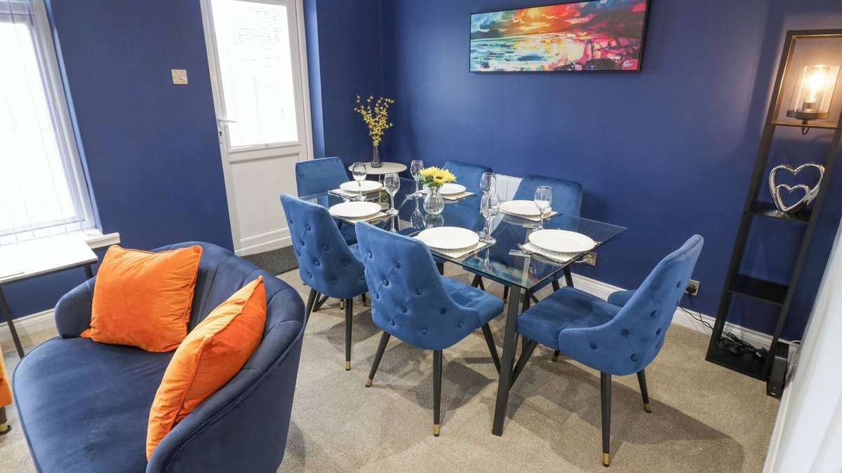 Frampton on Severn House | SHIRLEYS, family friendly, with a garden in Stratford-Upon-Avon