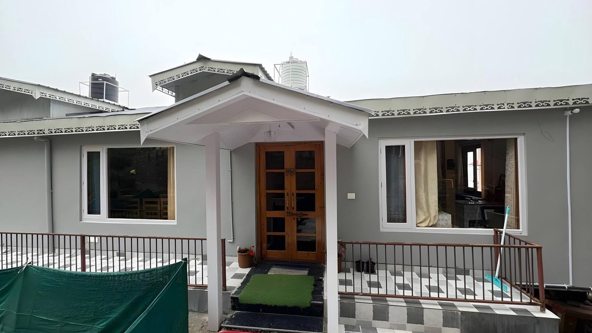 Shimla House | Shivam Homestay 3BR with Orchard view by Homeyhuts