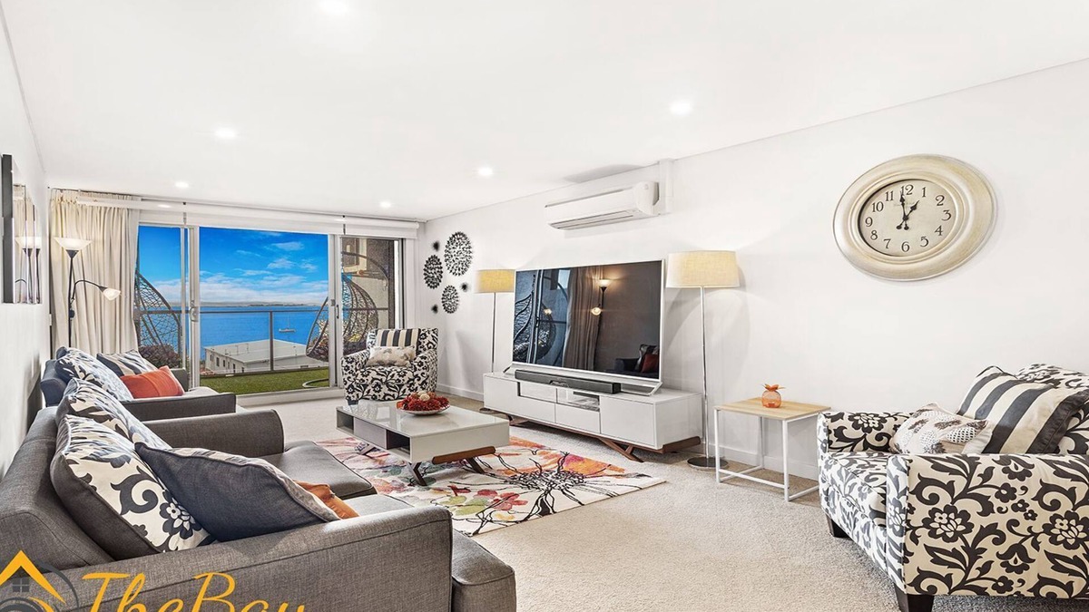 Shoal Bay Apartment | Shoal Bay Apartment one street back from the beach with water views