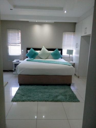 Umtata Bed & Breakfast | Shoes guest house 2