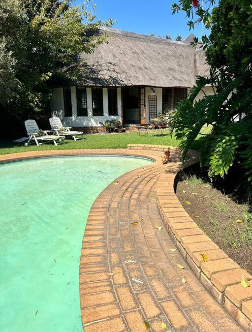 Greater Johannesburg Metropolitan Area Ski Chalet | SHONALANGA - Secured cottage in equestrian estate - LOADSHEDDING FREE!