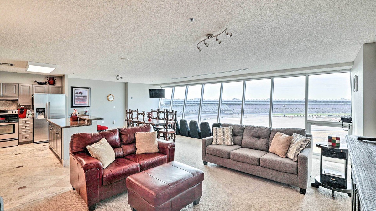 Fort Worth Condo | Shop & Dine: Fort Worth Condo w/Racetrack Views!