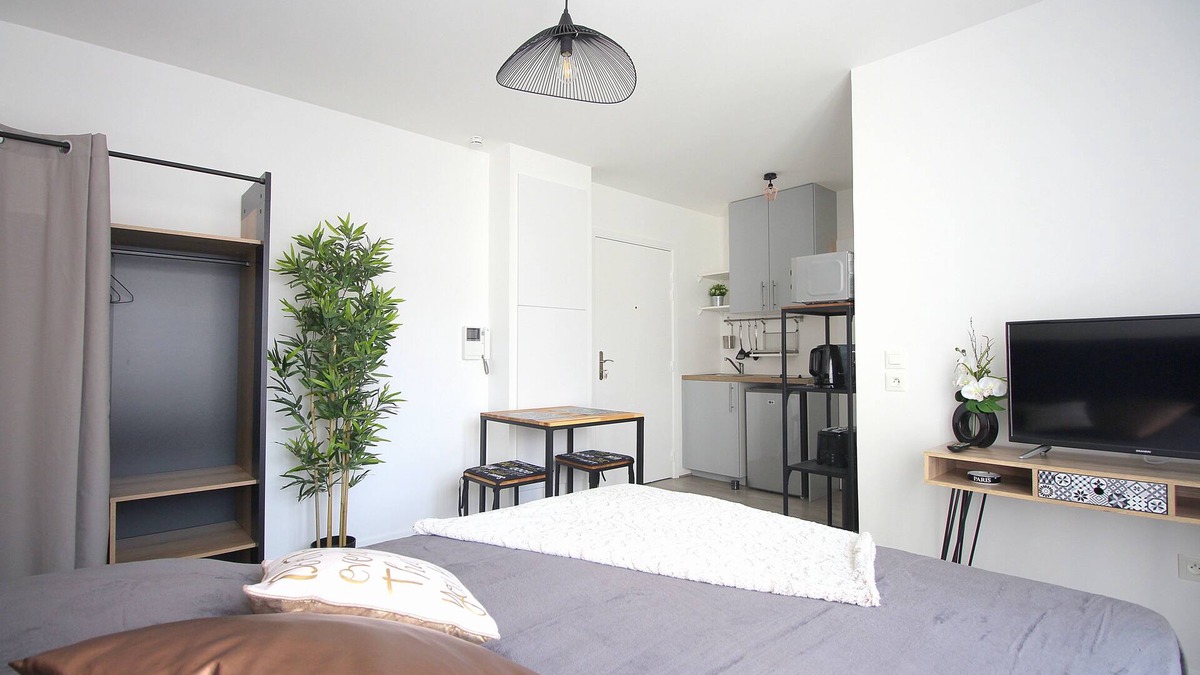 Serris Apartment | Shopping in Val d'Europe and visit Disneyland Paris (TRIANONS3)