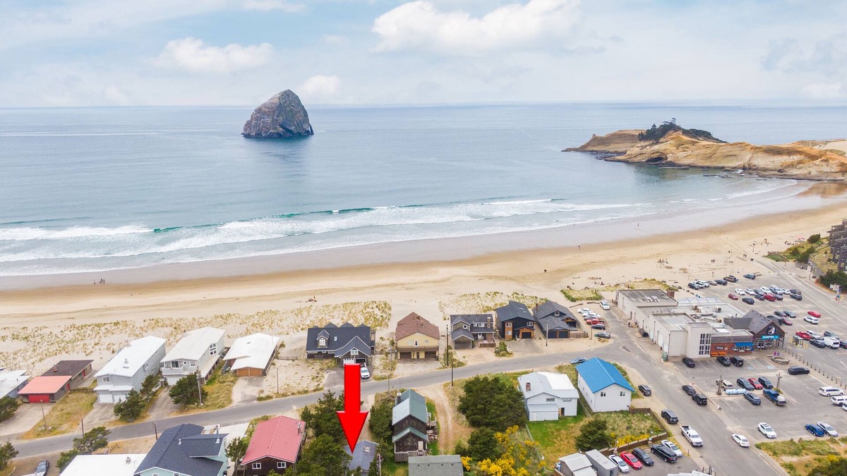Oregon Coast House | Shore Dr. Cottage #105 - Steps to surf & pub. Cute & affordable cabin