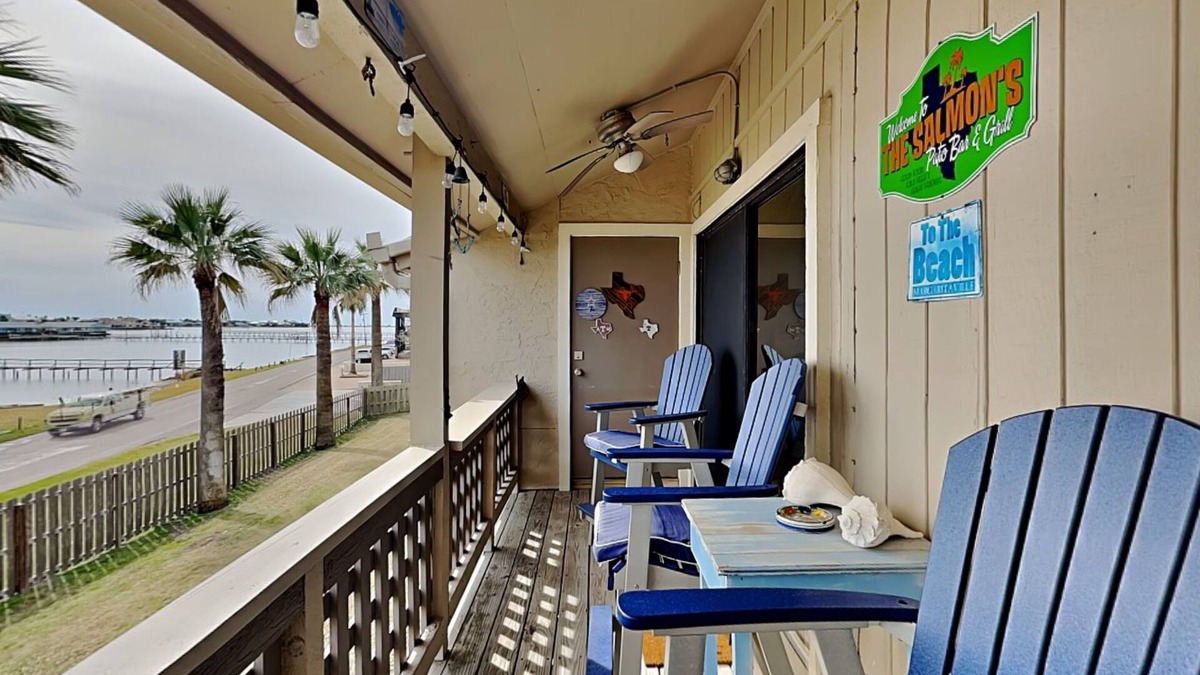 Harbor Oaks Condo | Shore Enuff Lil' Bay | Bay Views, Community Pool!