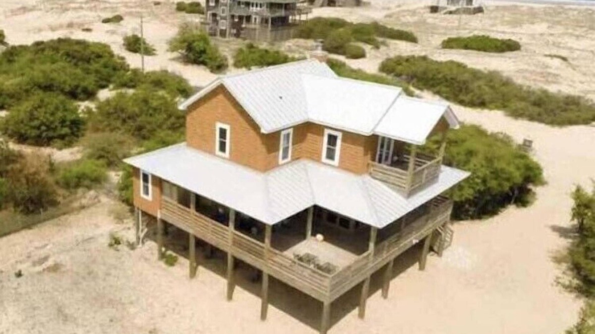 Carova Beach Cottage | Shore Relaxing ocean views and wild horses Farm house cottage dog friendly