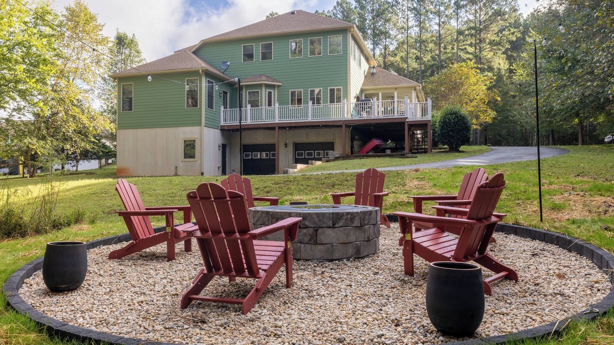 Wise House | Shore Thing Lake House w/Firepit and Lake Access on Lake Gaston!