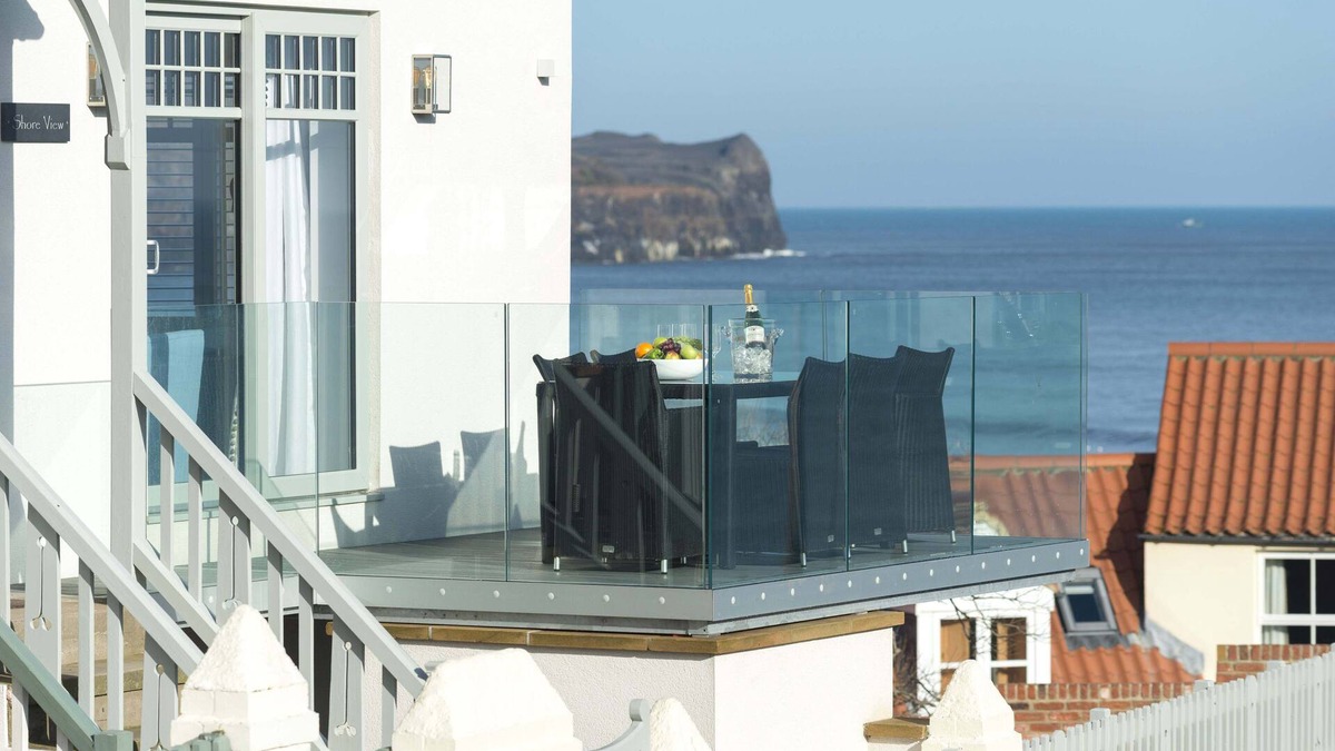 Sandsend Cottage | SHORE VIEW, family friendly, with a garden in Sandsend