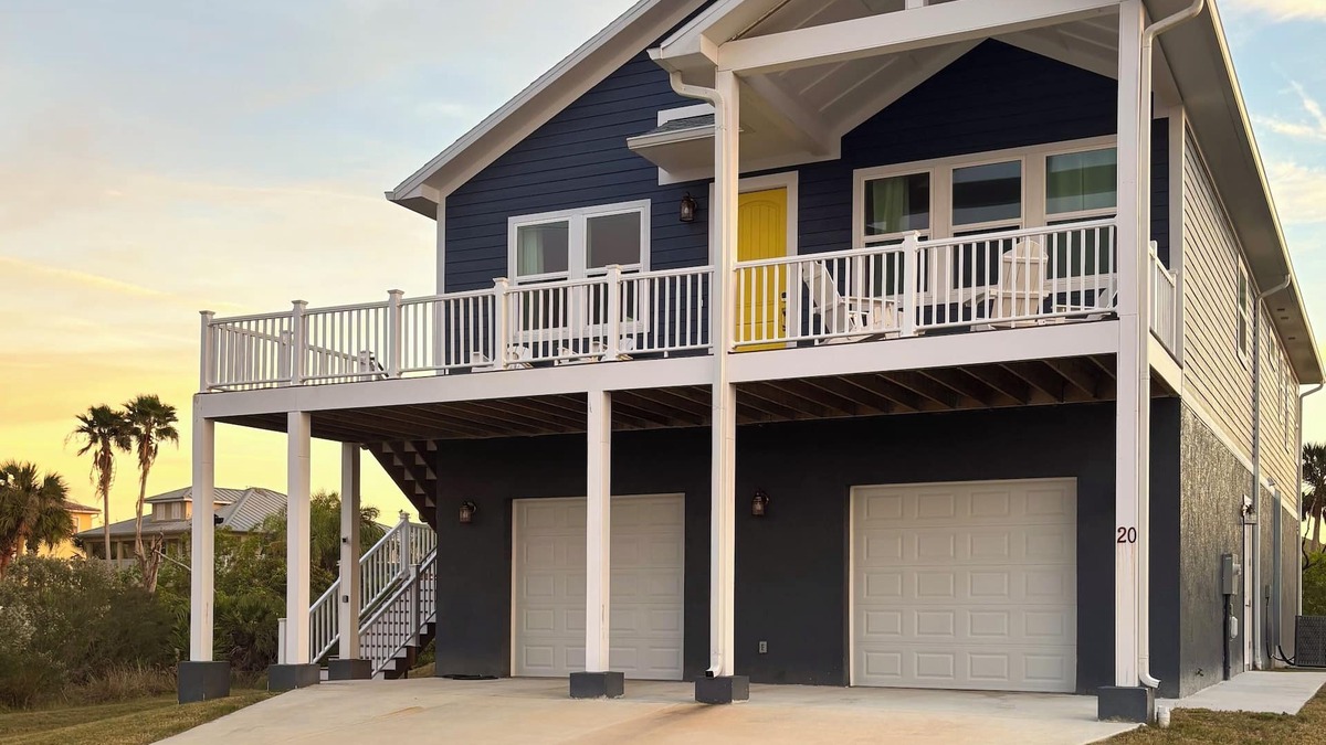 Marineland Acres House | Shorebird Cottage. Your charming beach escape, minutes walk to the beach!