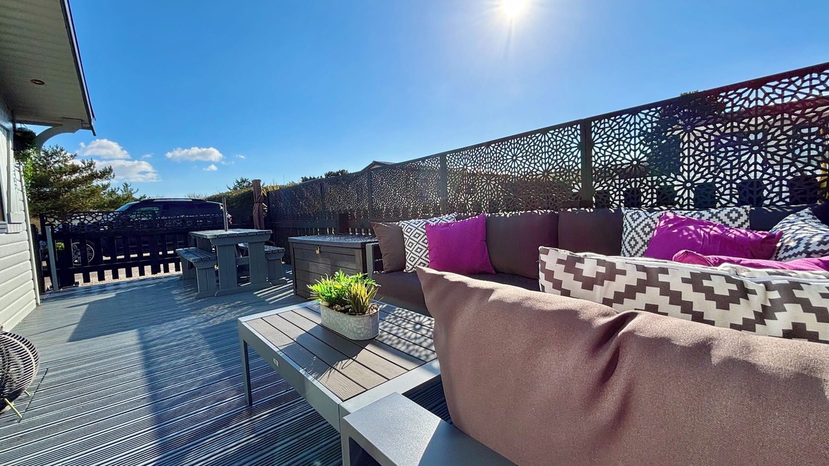 New Forest District Cabin | Shorefields luxury pebble Log Cabin Lodge Retreat nr Beach